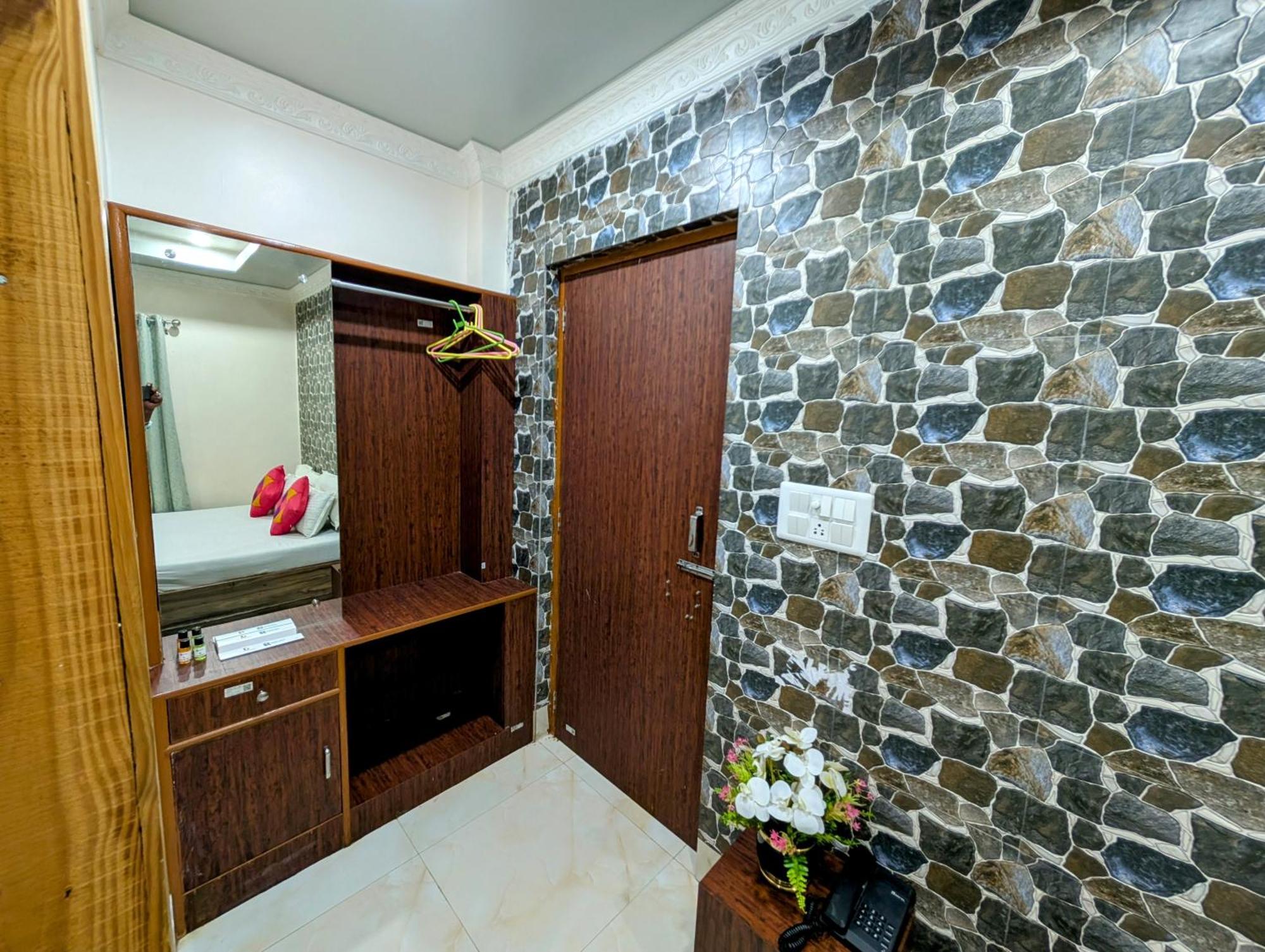 Dip Holidays Shānti Niketan Zimmer foto
